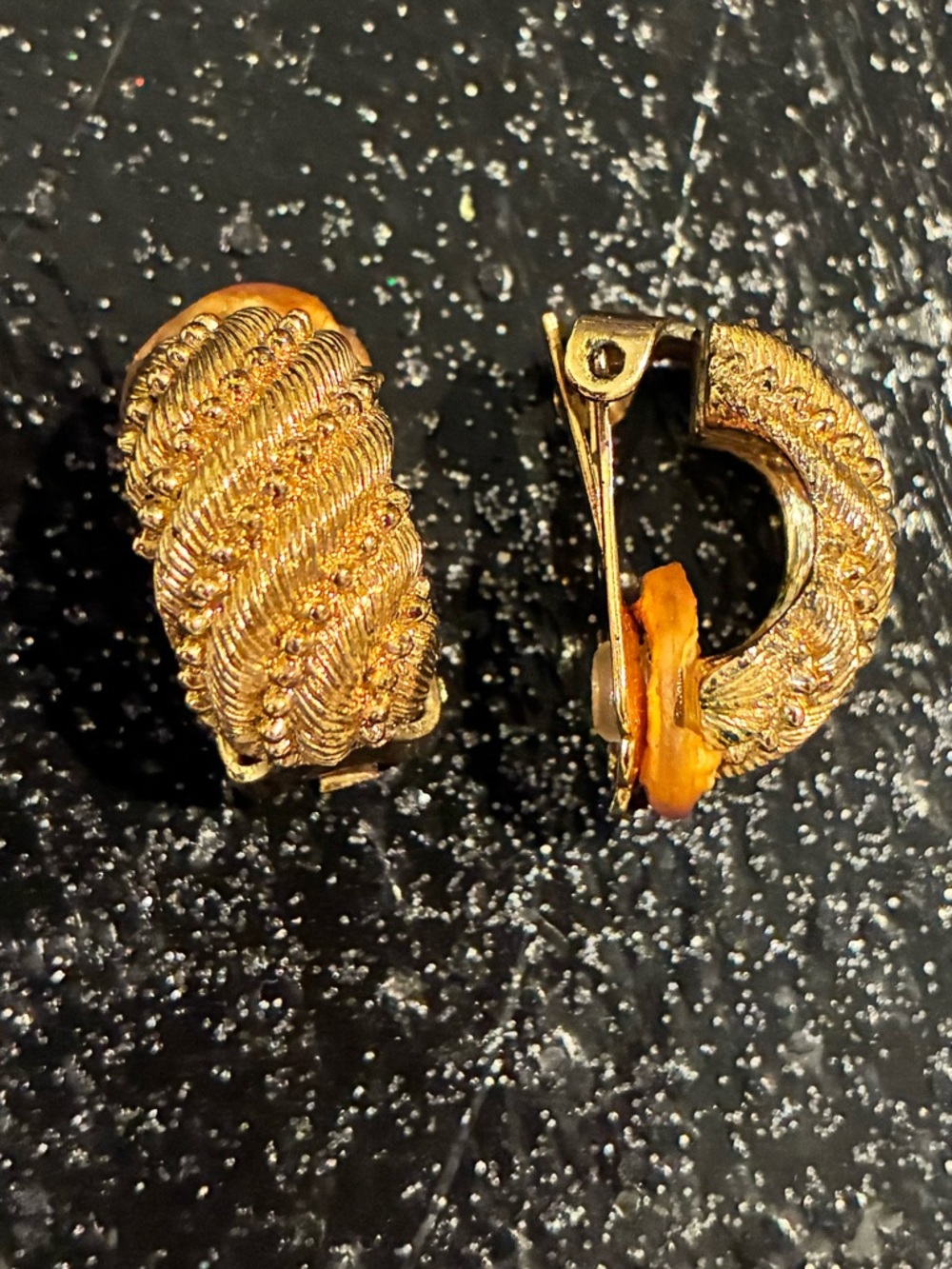 Vintage Christian Dior authentic clip on earrings. Shown as in pictures. - Picture 5 of 6